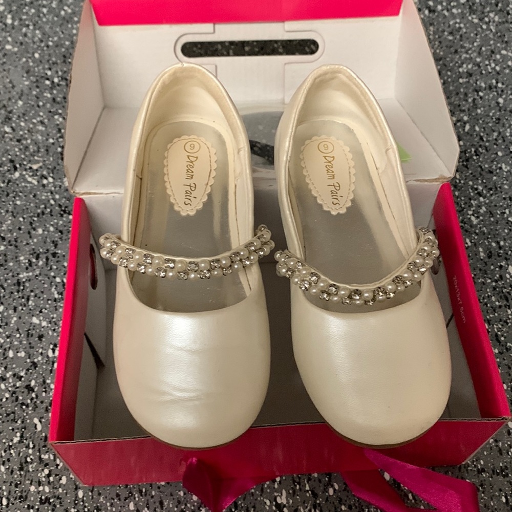 Toddler girls ivory ballet flats